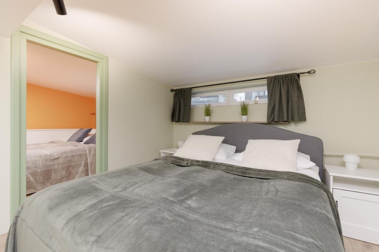 Colorful With Two Bedrooms In Center By Renters Apartament