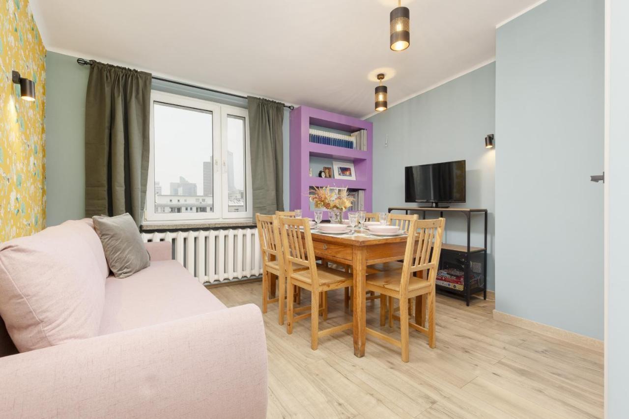 Colorful With Two Bedrooms In Center By Renters