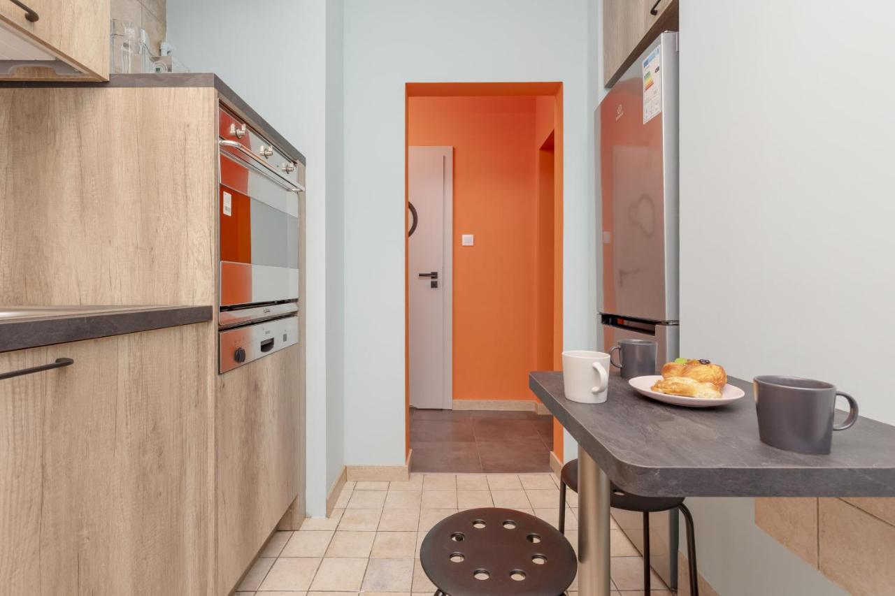 Colorful With Two Bedrooms In Center By Renters Apartament